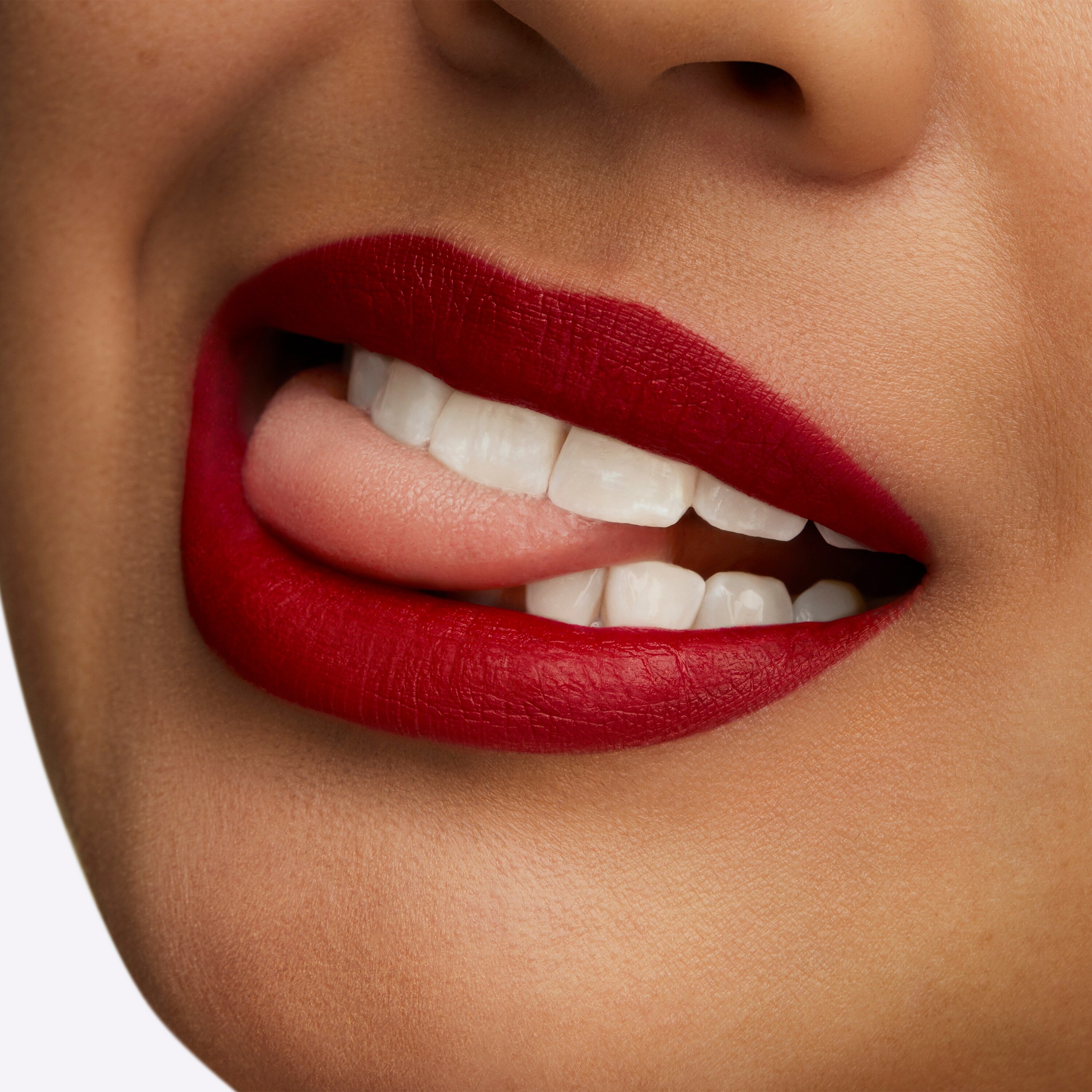 Retro Matte Lipstick for Everyday Wear and rich wearable color