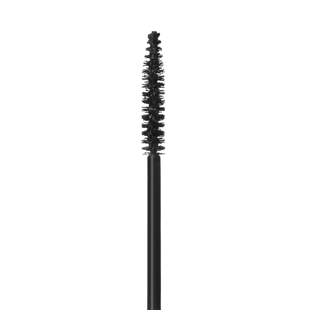 Extended Play Gigablack Lash Mascara for Everyday Wear and defined looking lashes
