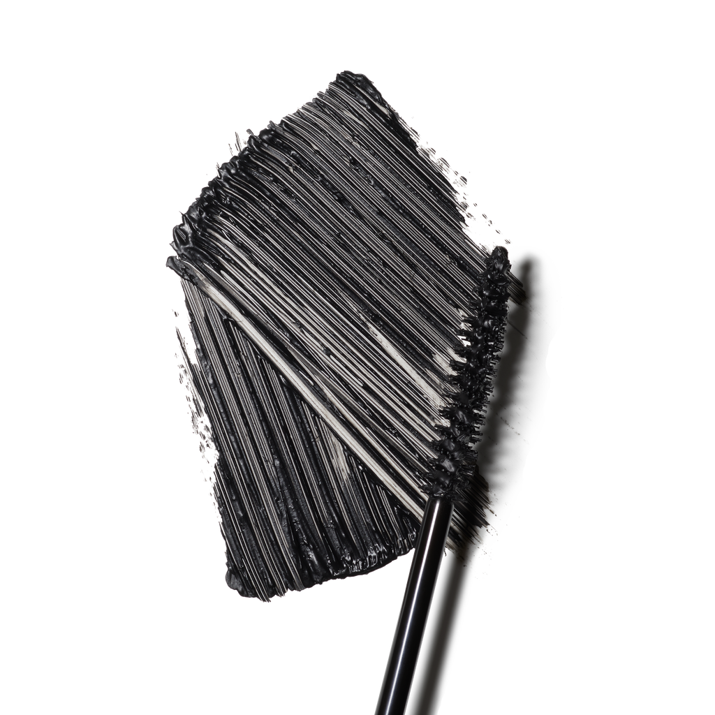Extended Play Gigablack Lash Mascara for Everyday Wear and defined looking lashes
