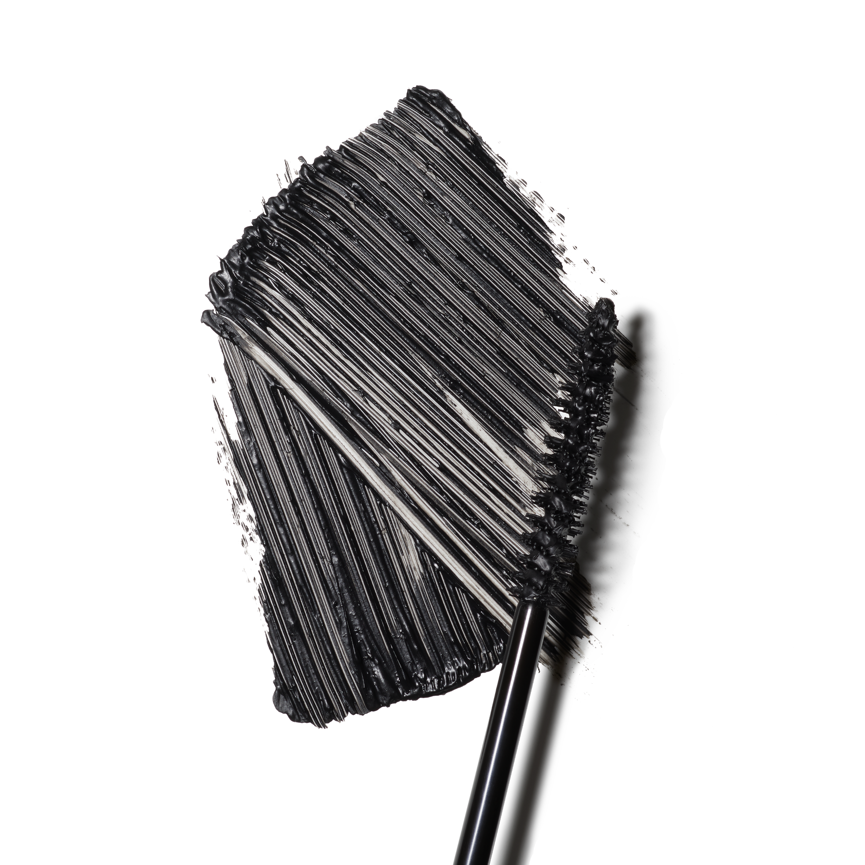 Extended Play Gigablack Lash Mascara for Everyday Wear and defined looking lashes