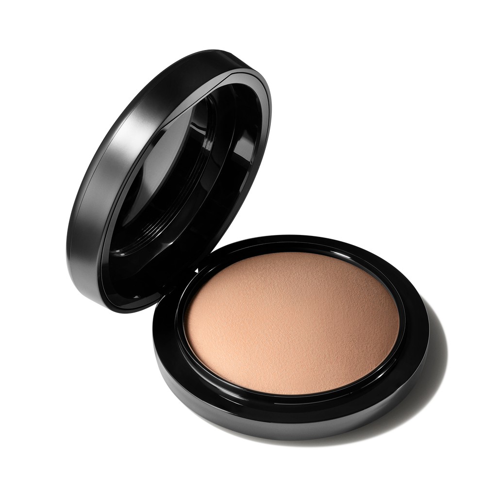 Mineralize Skinfinish Natural Face Powder for Everyday Wear and a soft refined finish