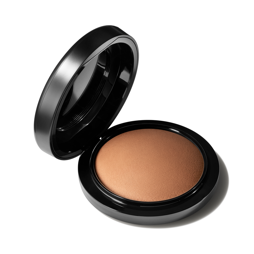 Mineralize Skinfinish Natural Face Powder for Everyday Wear and a soft refined finish