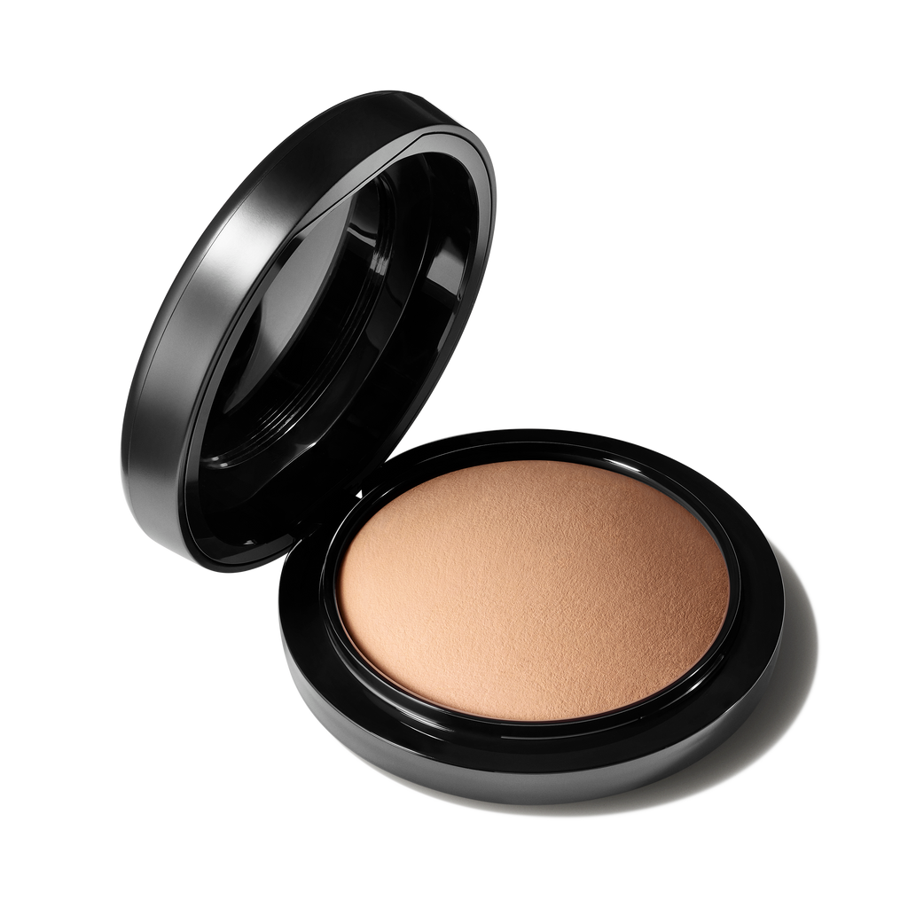 Mineralize Skinfinish Natural Face Powder for Everyday Wear and a soft refined finish