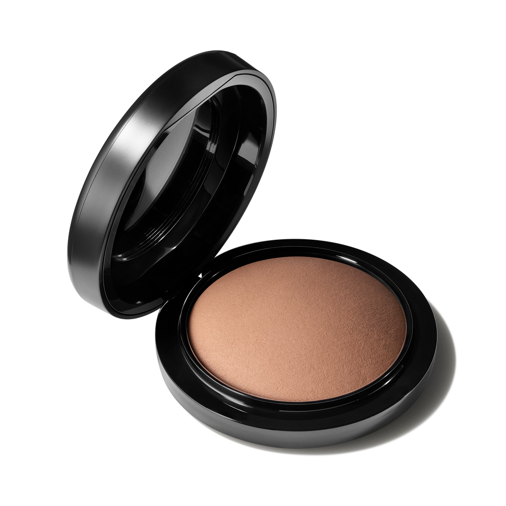 Mineralize Skinfinish Natural Face Powder for Everyday Wear and a soft refined finish