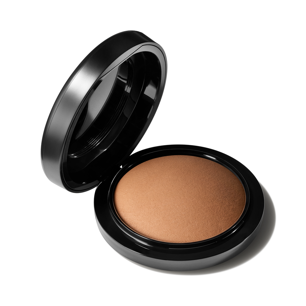 Mineralize Skinfinish Natural Face Powder for Everyday Wear and a soft refined finish