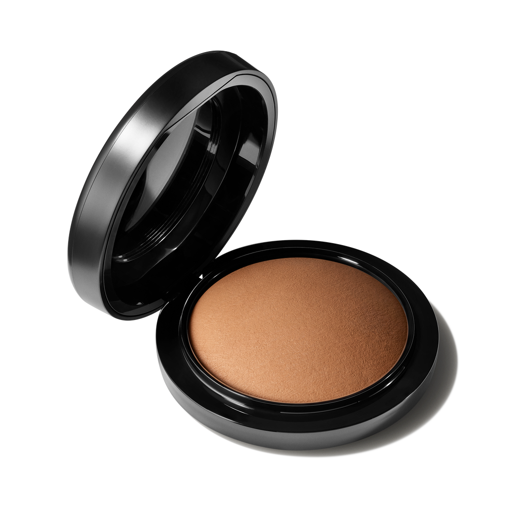Mineralize Skinfinish Natural Face Powder for Everyday Wear and a soft refined finish