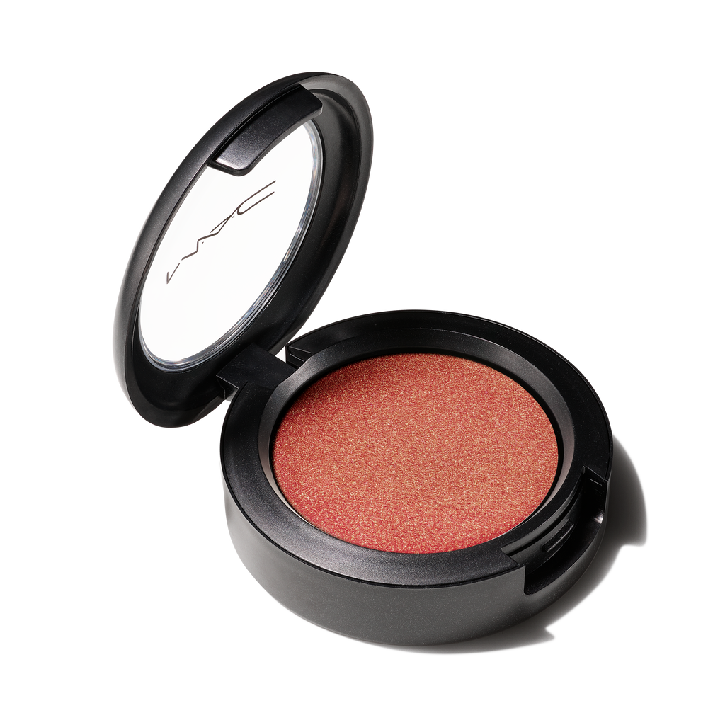 Cream Colour Base Highlighter for Everyday Wear and a luminous looking finish