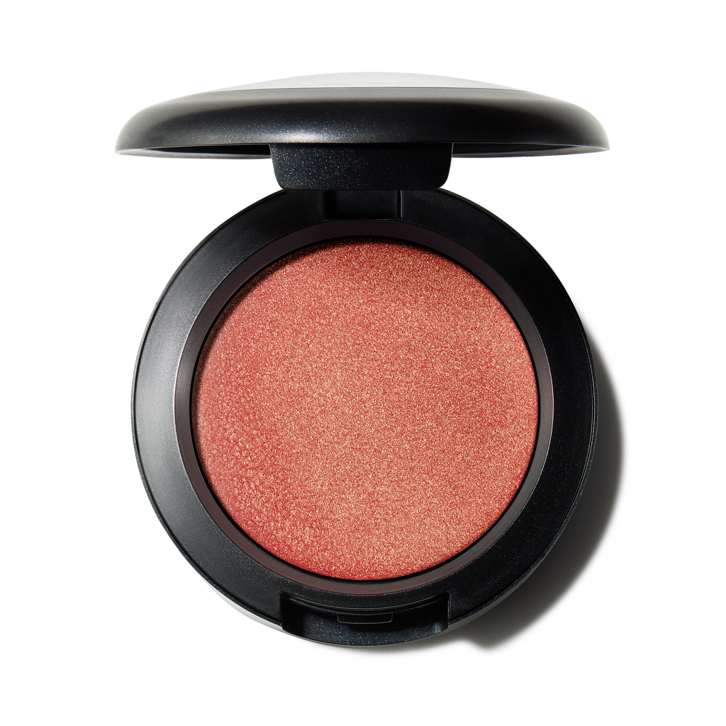 Cream Colour Base Highlighter for Everyday Wear and a luminous looking finish