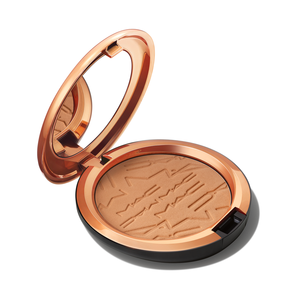Skinfinish Sunstruck Bronzer for Everyday Wear and warm looking definition