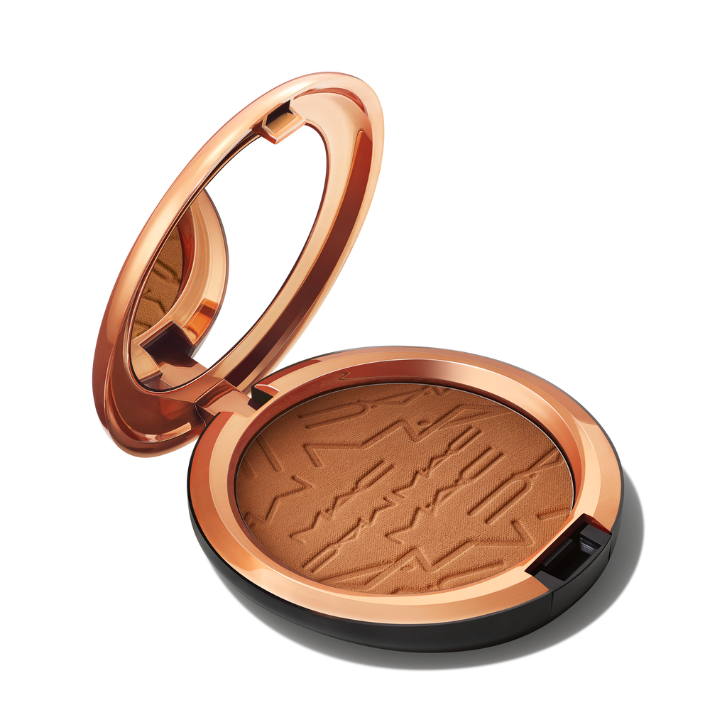Skinfinish Sunstruck Bronzer for Everyday Wear and warm looking definition
