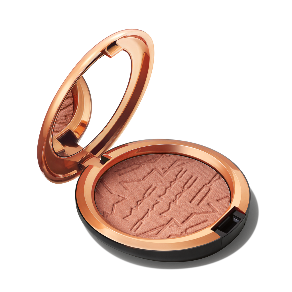 Skinfinish Sunstruck Bronzer for Everyday Wear and warm looking definition