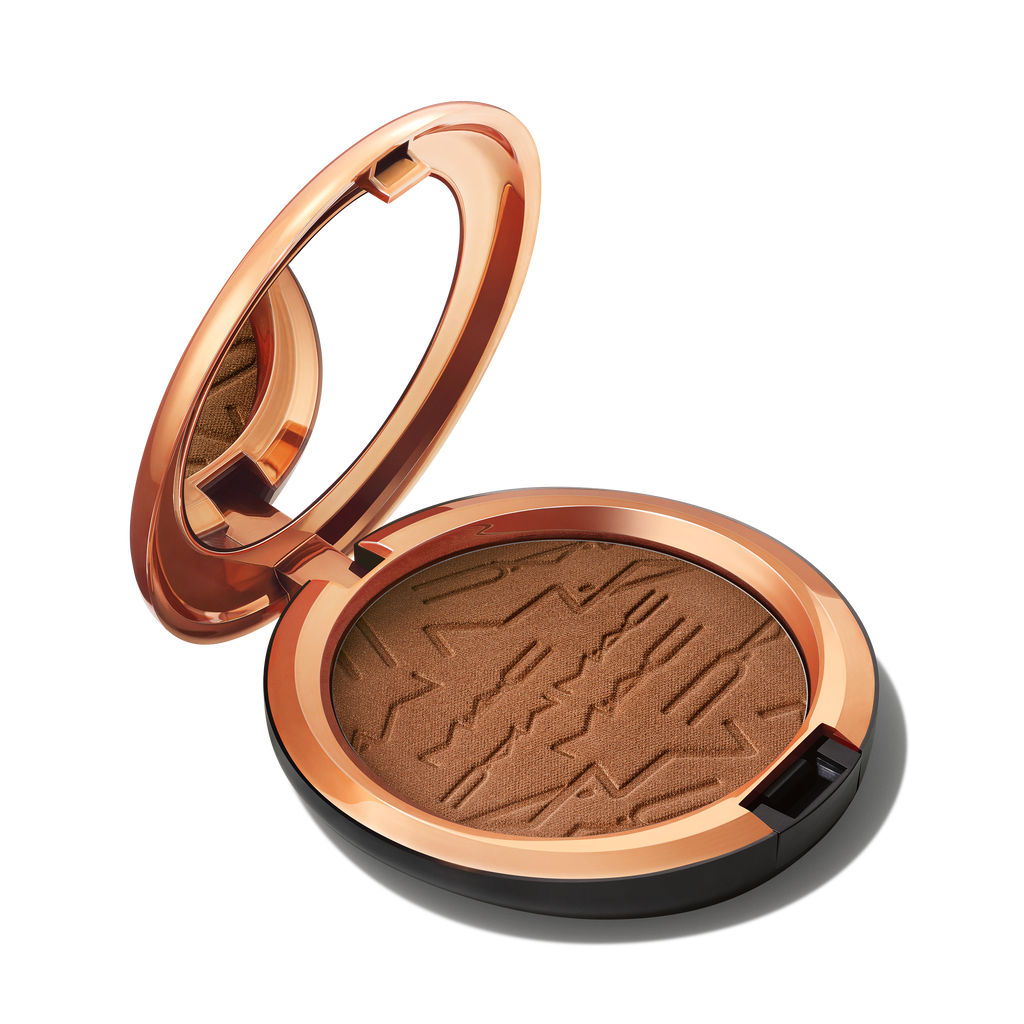 Skinfinish Sunstruck Bronzer for Everyday Wear and warm looking definition