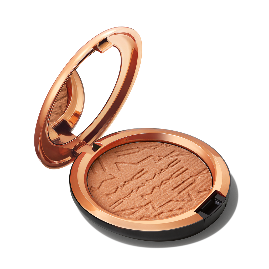 Skinfinish Sunstruck Bronzer for Everyday Wear and warm looking definition