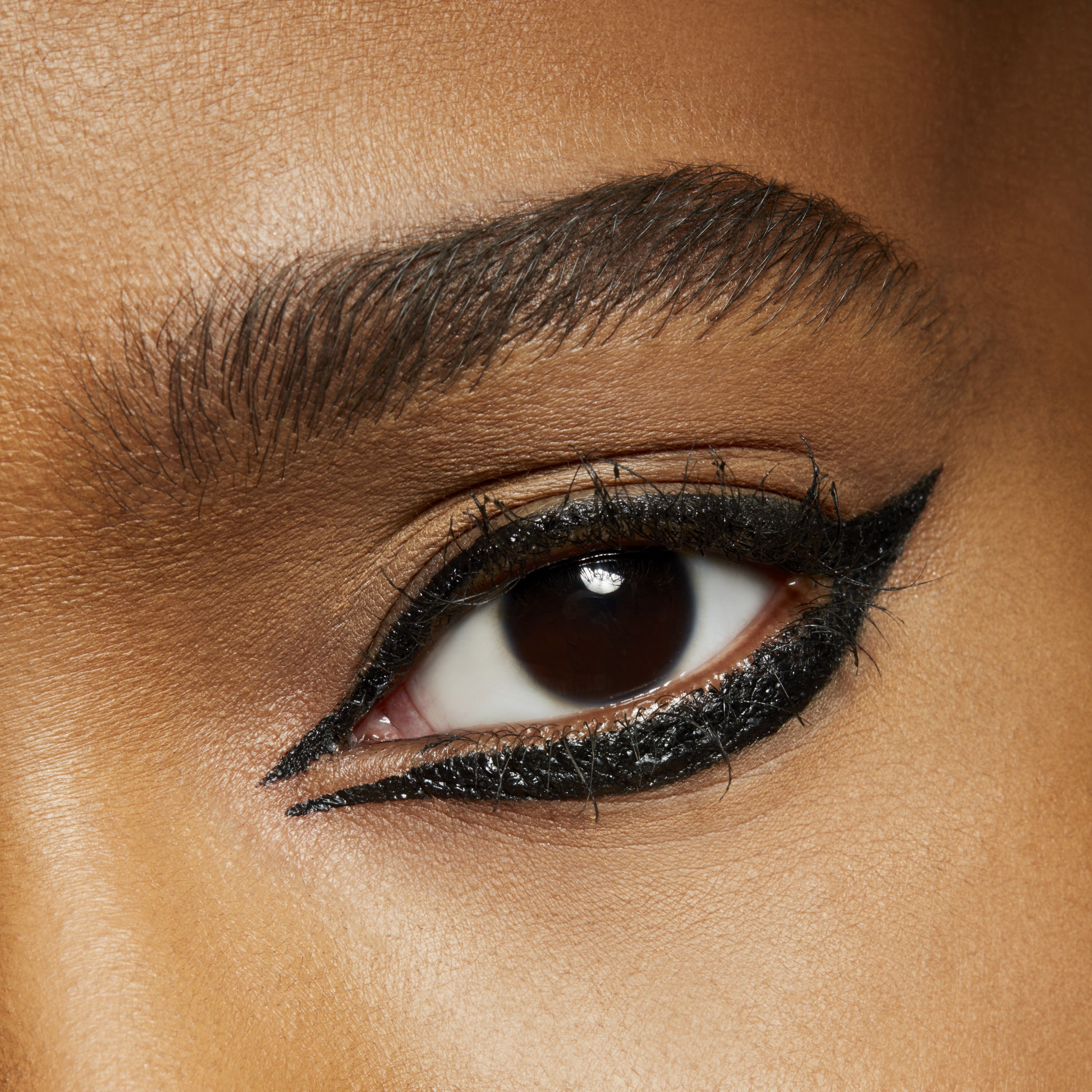 Liquidlast 24 Hour Waterproof Liner for Everyday Wear and precise eye definition