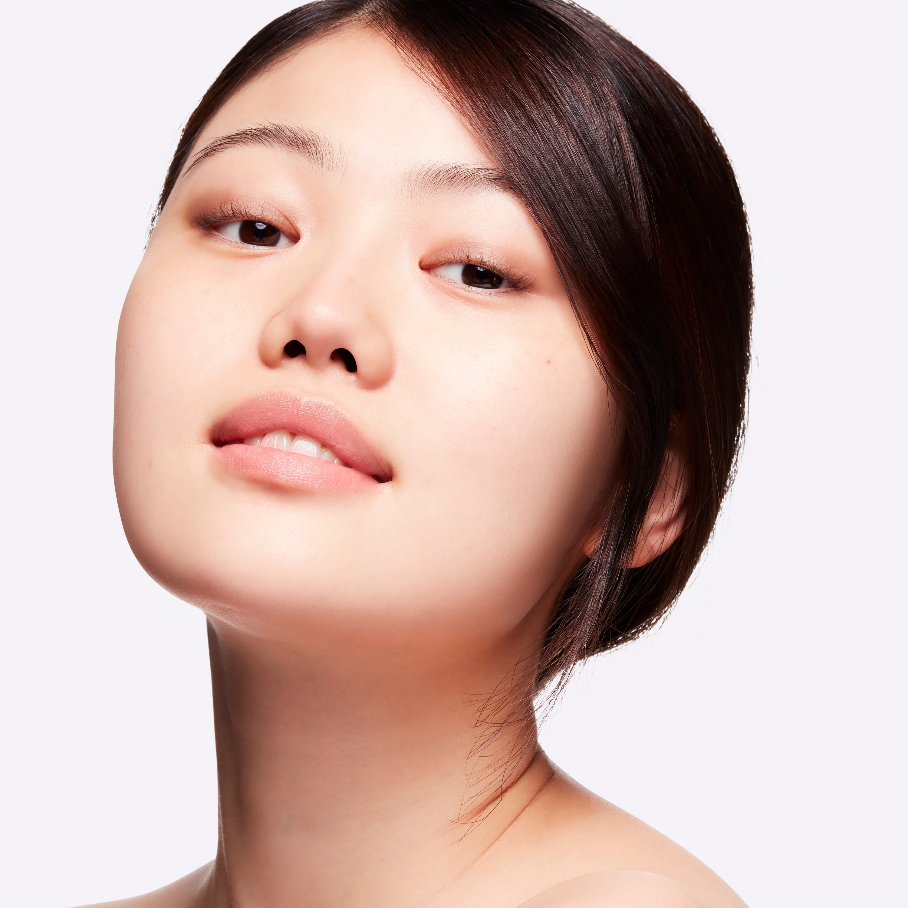 Studio Radiance Moisturizing and Illuminating Silky Primer for Everyday Wear and smooth makeup preparation