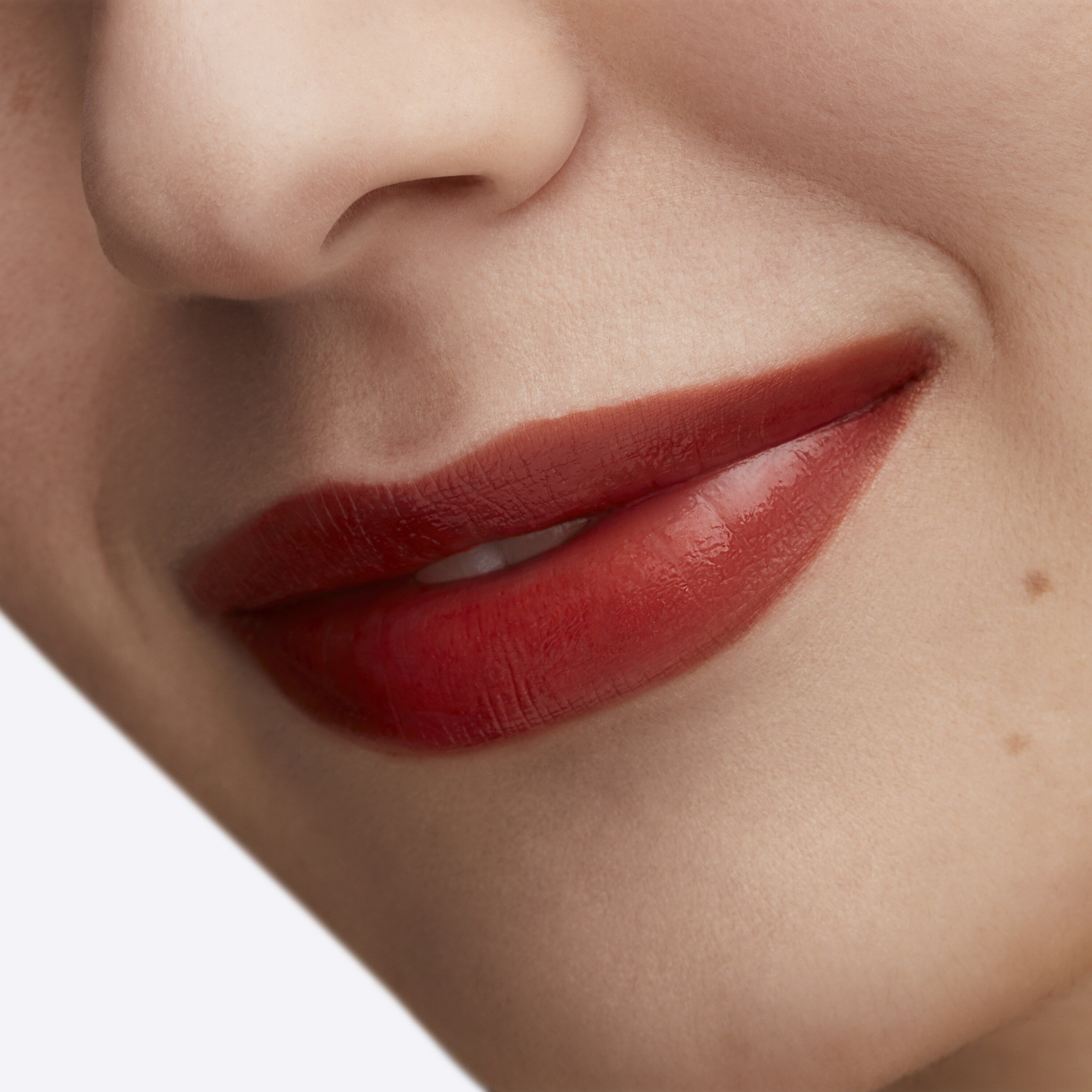 Lustreglass Sheer Shine Lipstick for Everyday Wear and rich wearable color