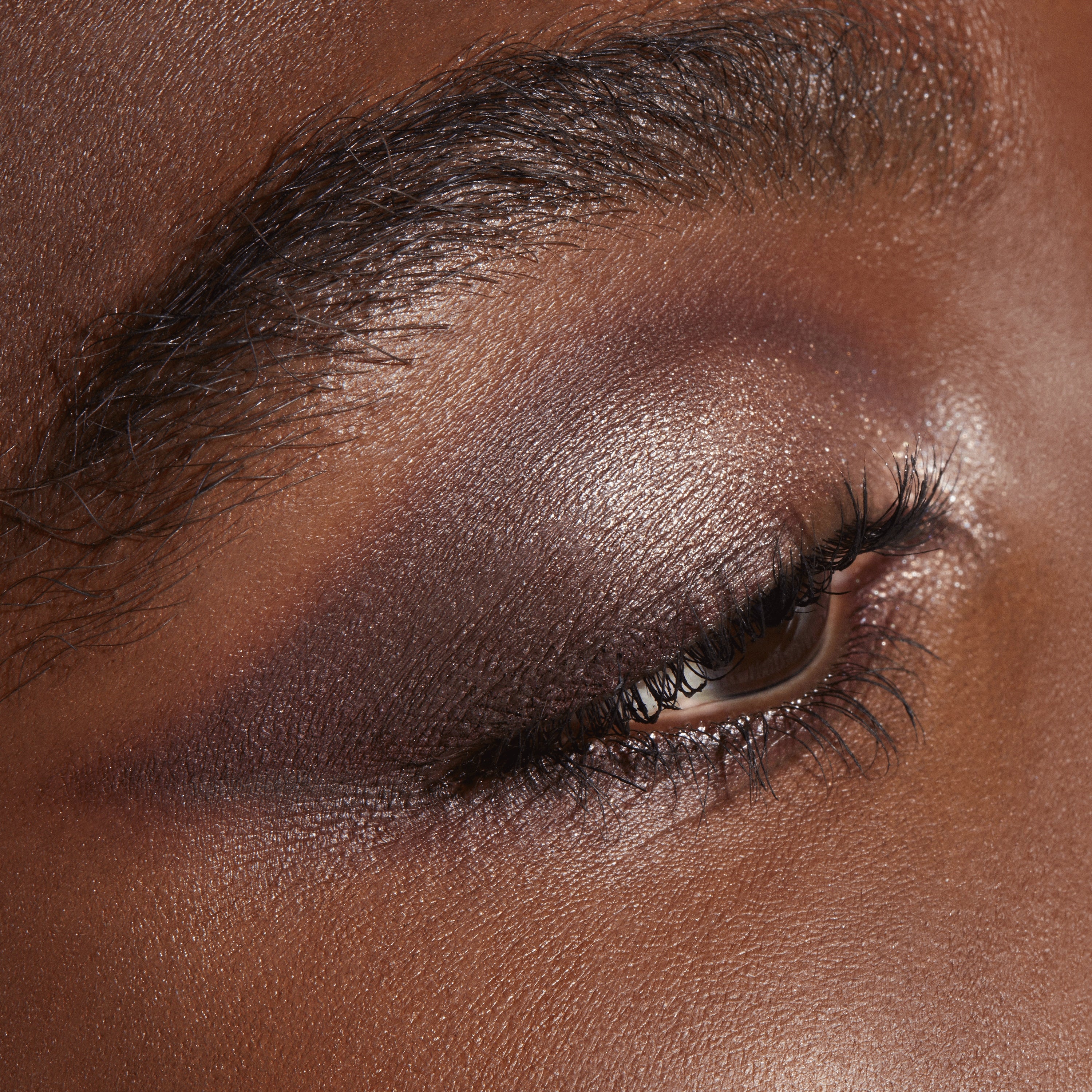 Connect In Colour Eye Shadow Palette Embedded in Burgundy for Everyday Wear and versatile coordinated color