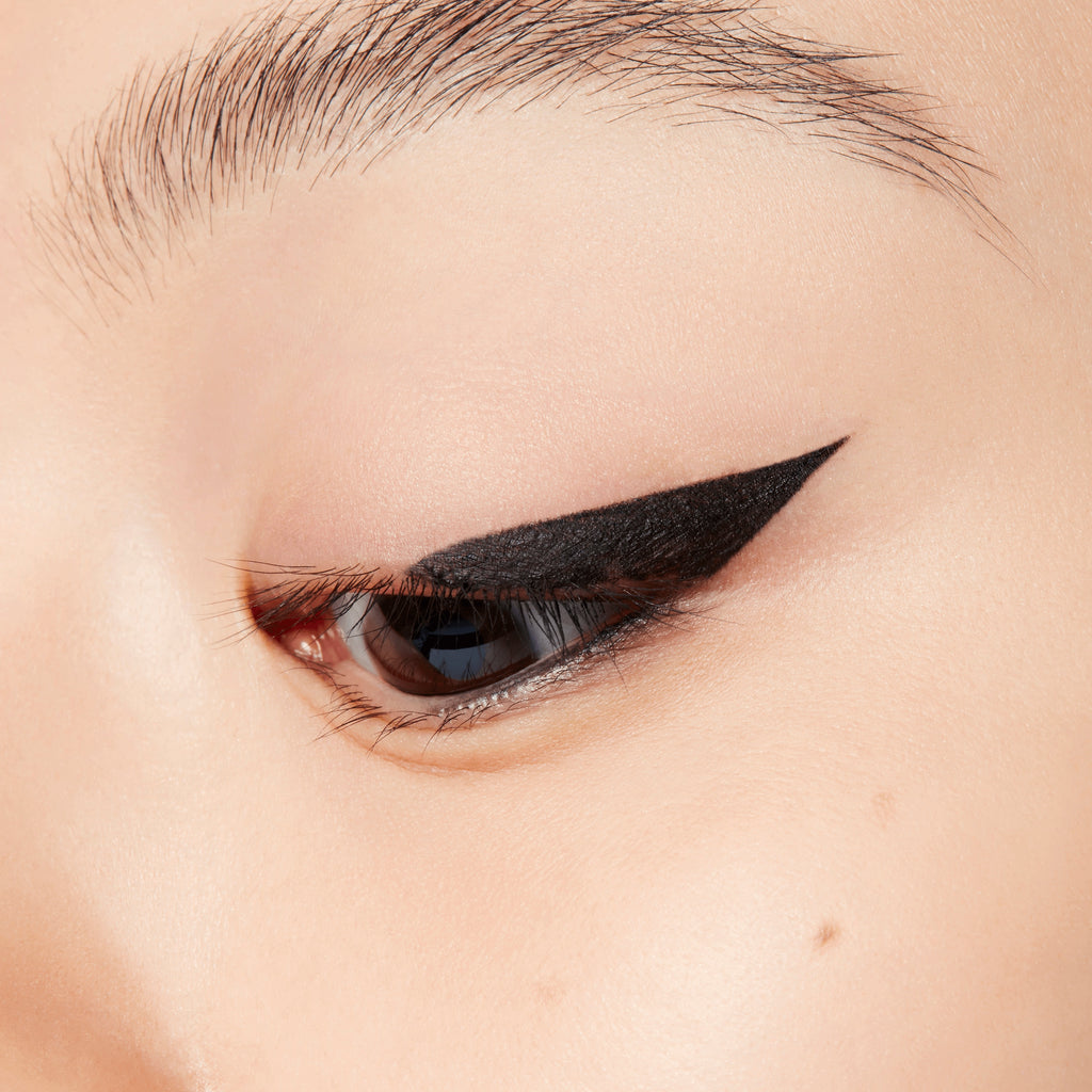 M A C Colour Excess Gel Pencil Eye Liner for Everyday Wear and precise eye definition